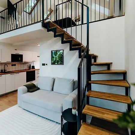 Woodland Hills Vendeghaz * Verőcemaros